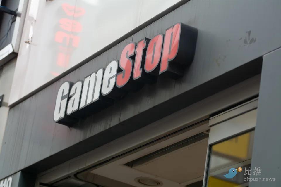 美股老网红 GameStop 传言也要「屯币」了，创始人与 Saylor 亲切合影
