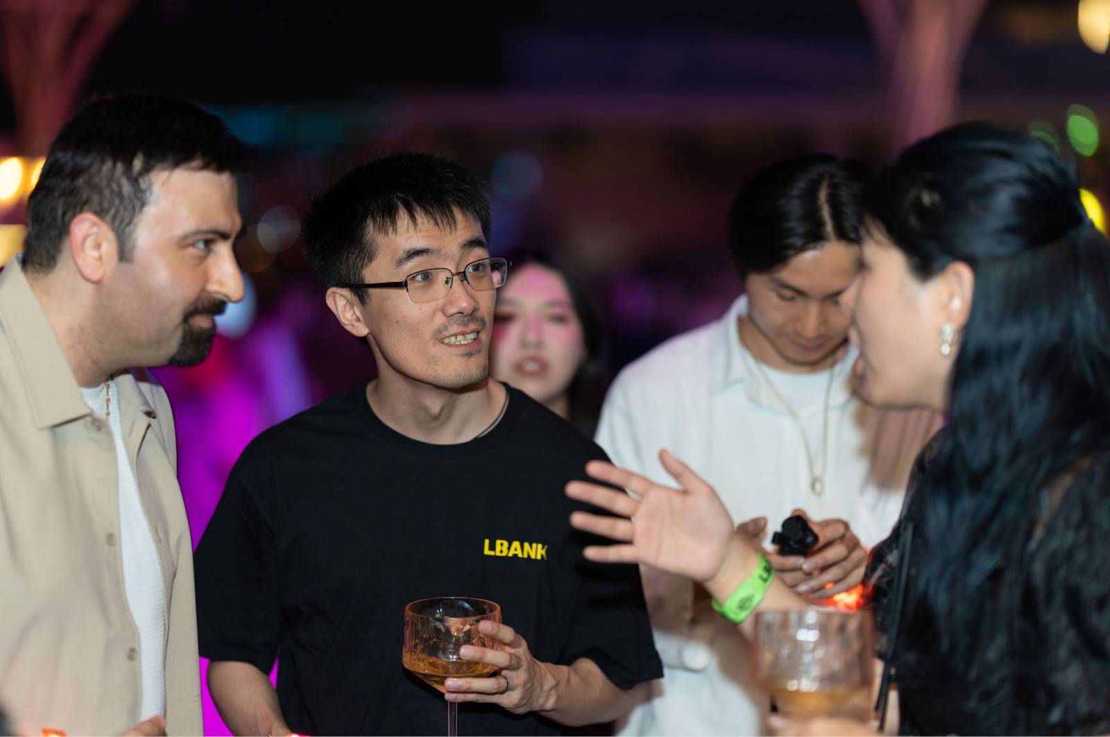 打破边界的共识之夜：LBank Eric He在迪拜诠释Web3精神与MEME未来