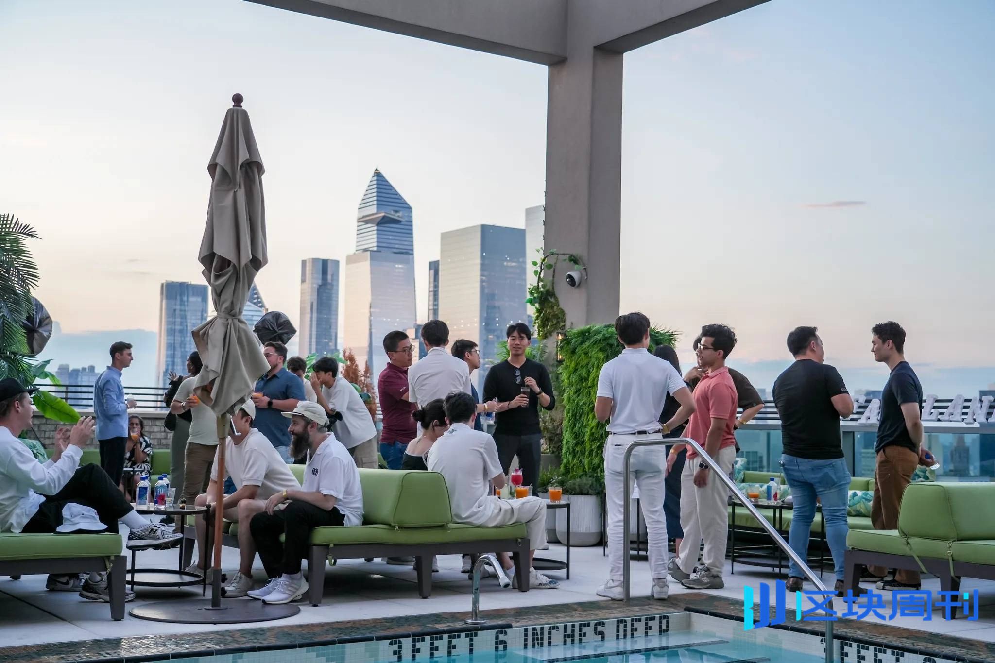 在帝国大厦下举杯，这一夜 Monad 主网的脉动已然开始