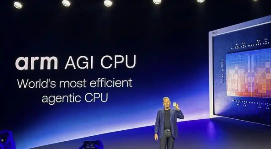 股价逆势暴涨 30%，开始做 AI 芯片的 ARM 赢麻了？